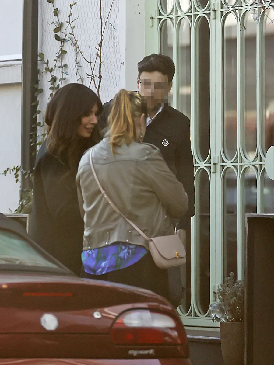 Iubitul artistei este un gentleman și are grijă de ea