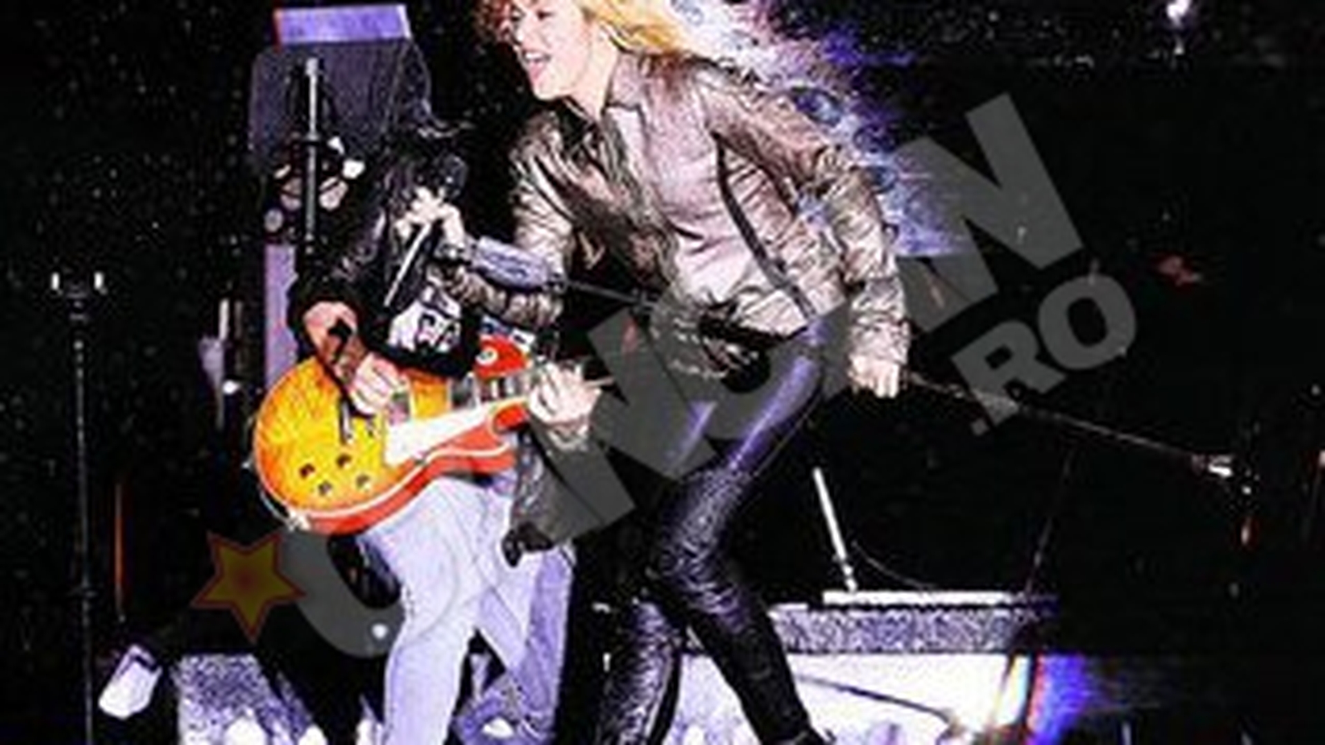 Iulia Vantur e smechera! A asteptat-o pe Shakira la caldurica, intr-o cafenea