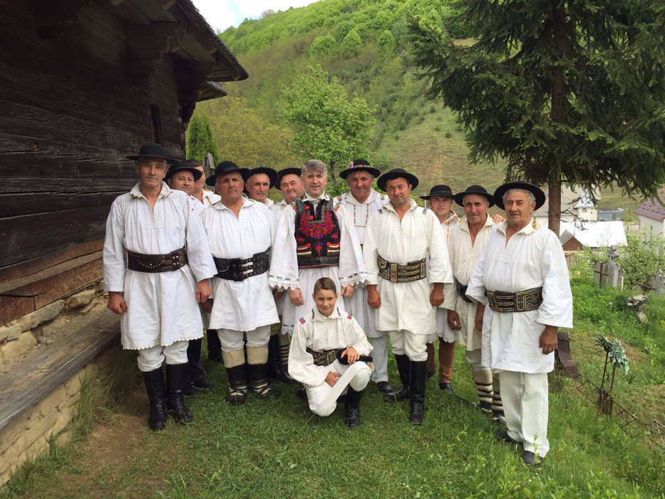 Cristian Pomohaci, apărat de enoriaşii săi