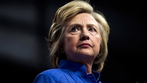 Mașina care o transporta pe Hillary Clinton, implicată într-un accident