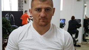Cătălin Moroşanu a pus regimul de sportiv în cui şi a sărbătorit Crăciunul româneşte! Luptătorul a băut şi a mâncat pe rupte