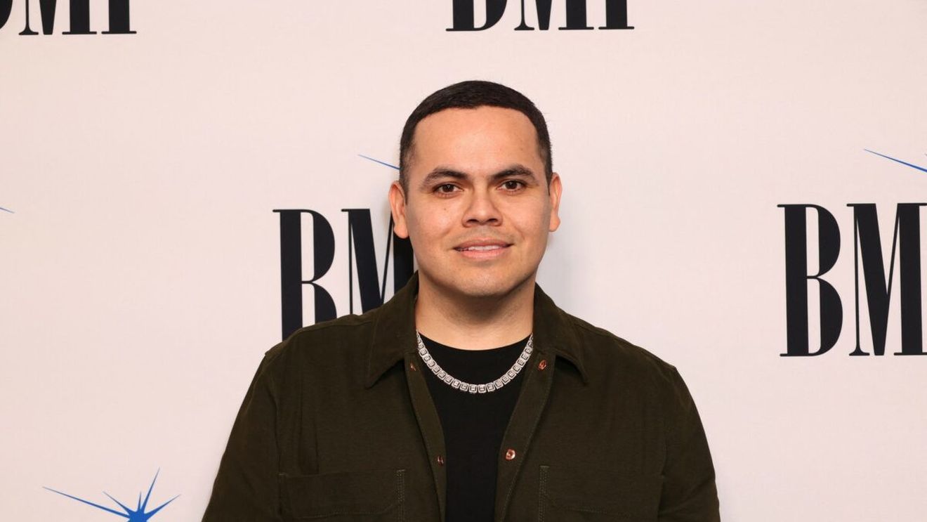 Un cântăreț devenit celebru pentru cântecele sale despre bandele de traficanți de droguri din Mexic a fost împușcat mortal