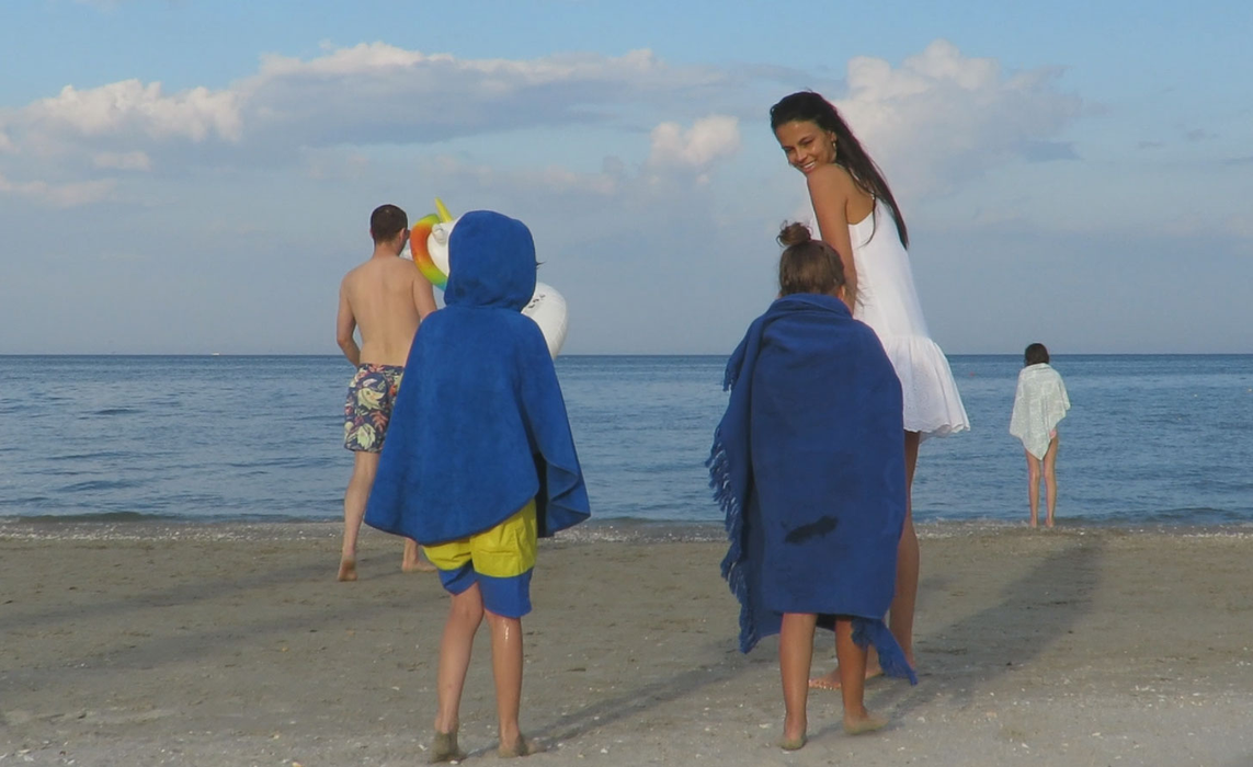 Adi Sînă și Anca Serea au fost la Mamaia împreună cu cei trei copii pe care îi au împreună