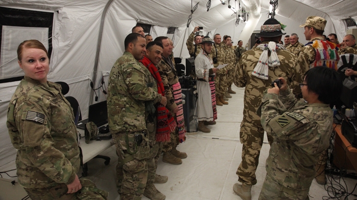 Cum s-au distrat de Anul Nou soldatii romani din Afganistan! Trei dintre ei au trait un moment unic! Vezi aici imagini fabuloase!