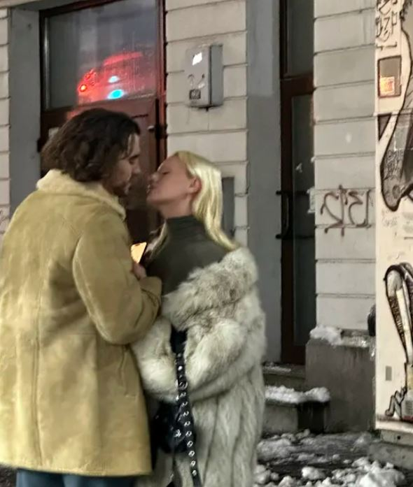 După ce și-a asumat relația cu milionarul belgian, Alexandra Stan a dat de înțeles că s-a rupt lanțul de iubire: ”Care iubit?”