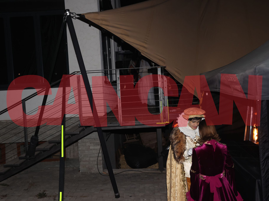 Parada ținutelor inedite! Invitații lui Musk ”fierb”! Începe mega-party-ul la Castelul Bran (Foto: CANCAN.RO)