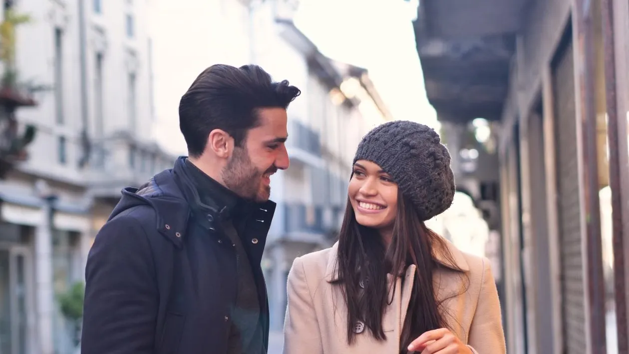 Bancul zilei | Unu iese cu o profă de religie la întâlnire