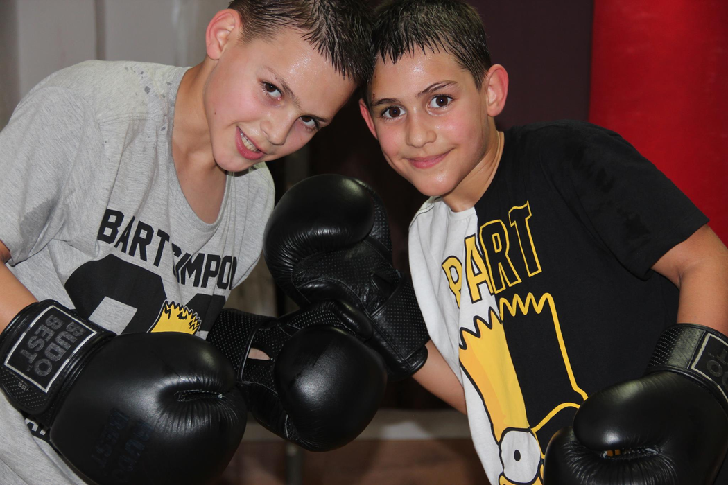 Giuliano Stroe împlinește în curând 17 ani și este un adolescent pasionat de box, la fel ca fratele lui, Claudio