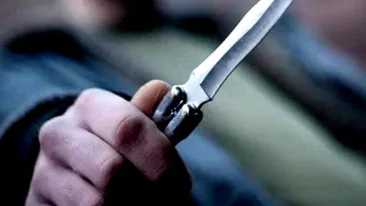 Atac din gelozie! Un tânăr de 15 ani și-a înjunghiat de mai multe ori prietenul
