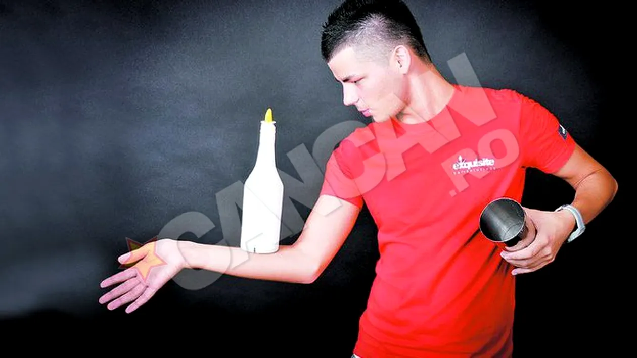 Barmanul Valentin Luca face spectacol din jongleria cu sticlele de bautura. Castiga 800 de euro in 10 minute