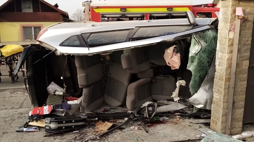 Grav accident de circulație în Suceava. O mașină a intrat într-un cap de pod, iar o persoană a decedat