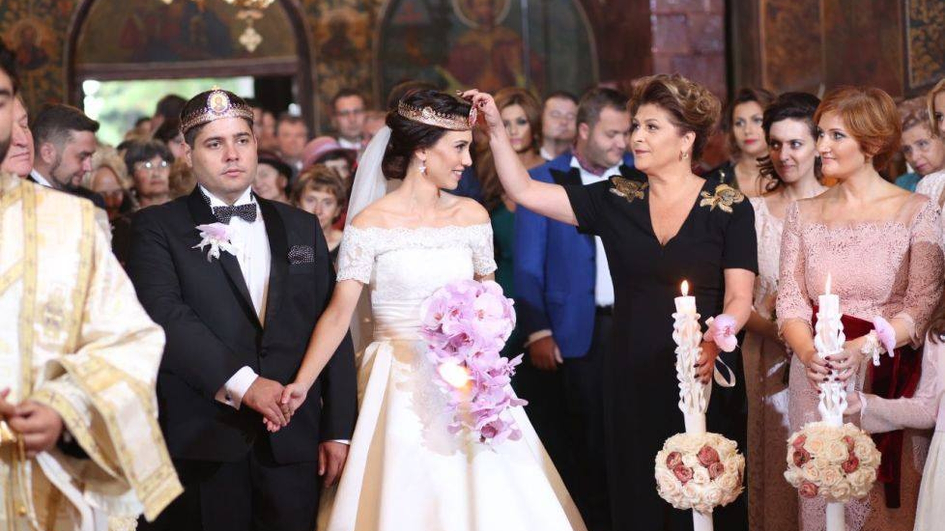 Cumetrie la vârful politicii. E mare bairam în PSD! Avem detaliile unui super-botez cu miniştri, parlamentari şi baroni locali