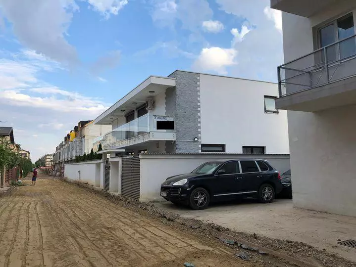 Cum arată vila lui Florin Salam, pe care a transformat-o in hotel. Doar liftul a costat 30.000 de euro