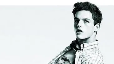 Un model s-a aruncat de la etajul patru