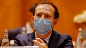 Ce cadou i-au făcut colegii de la Guvern, lui Florin Cîțu, de ziua lui: „Am pus mână de la mână”