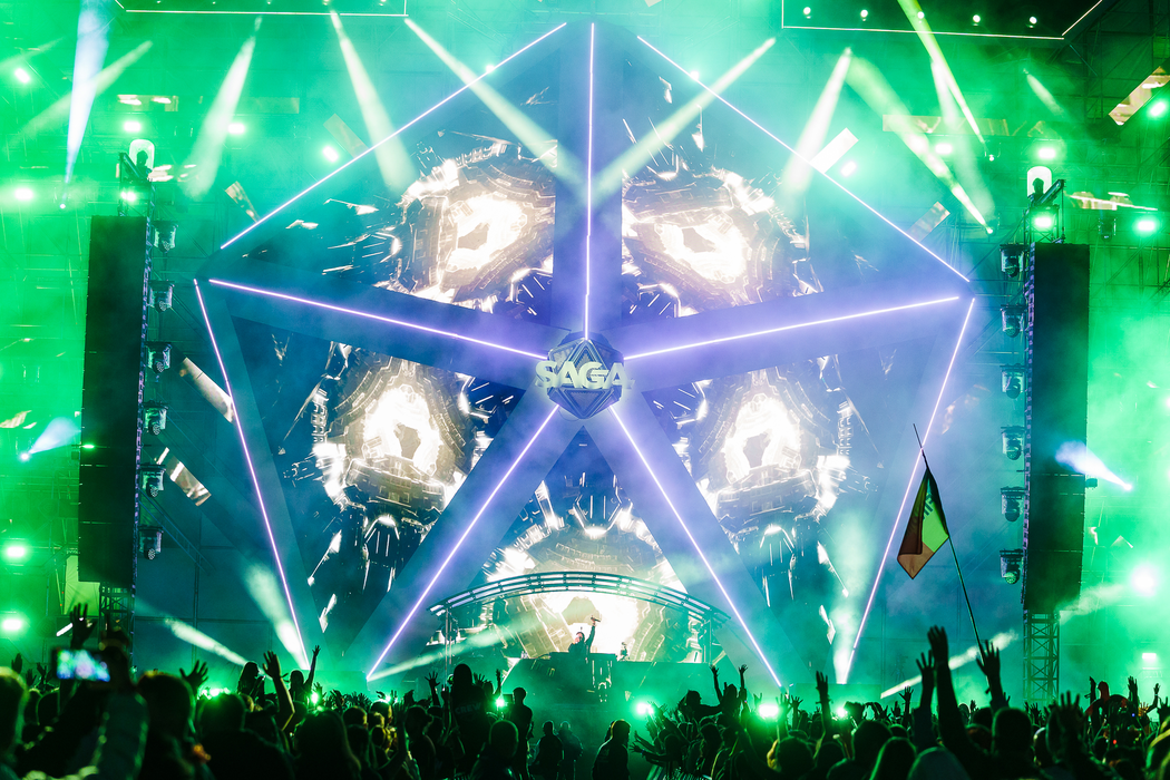 Alan Walker va susține cel mai exclusivist DJ-set în Rave Plane la SAGA Festival 2023