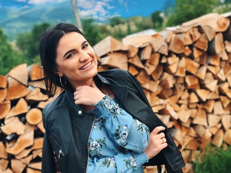 Drama unei cântărețe de la noi: „M-a lovit și m-a aruncat de pământ. A fost primul șoc care m-a marcat!”