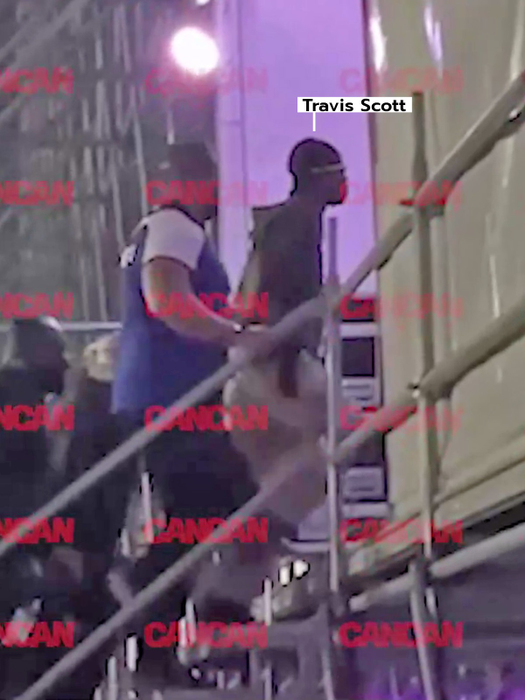 Travis Scott va face spectacol pe scenă