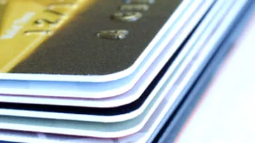 VIDEO Doi romani, membri ai unei retele de falsificatori de carduri, retinuti in Thailanda