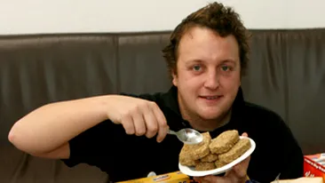 Mananca 6.000 de calorii pe zi ca sa reziste la o cursa nebuna