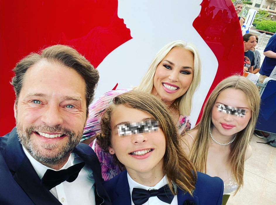 Cum arată familia actorului Jason Priestley. Sursa foto: Instagram