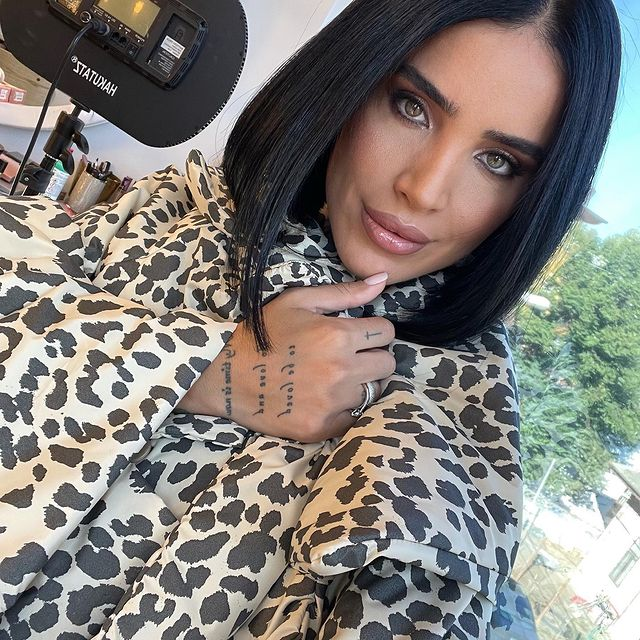 Cum arăta Adelina Pestrițu înainte să apeleze la serviciile esteticianului  Unul dintre cei mai urmăriți influenceri a trecut de-a lungul anilor prin mai multe schimbări de ordin fizic