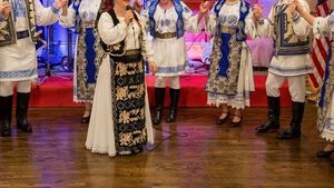 Are o avere în dulap! O cunoscută înterpretă de muzică populară a investit 150.000 de euro în costume tradiţionale: ”Le mângâi şi le iubesc"