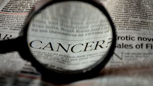 Vești extraodinare pentru bolnavii de cancer. Un nou medicament face minuni acolo unde alte leacuri dau greș