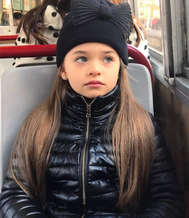 ANTONIA i-a făcut un cadou impresionat fiicei sale! MAYA a fost în culmea fericirii când a apărut îmbrăcată cu o rochie de prinţesă