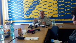 Deputat cu norma intreaga, notar in timpul liber, castiguri de patron! Vezi despre cine e vorba!