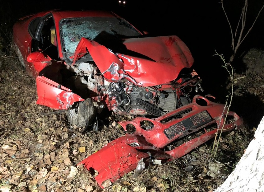 Accident în Constanța! Trei adolescenți au fost răniți grav după ce șoferul a intrat cu mașina într-un copac