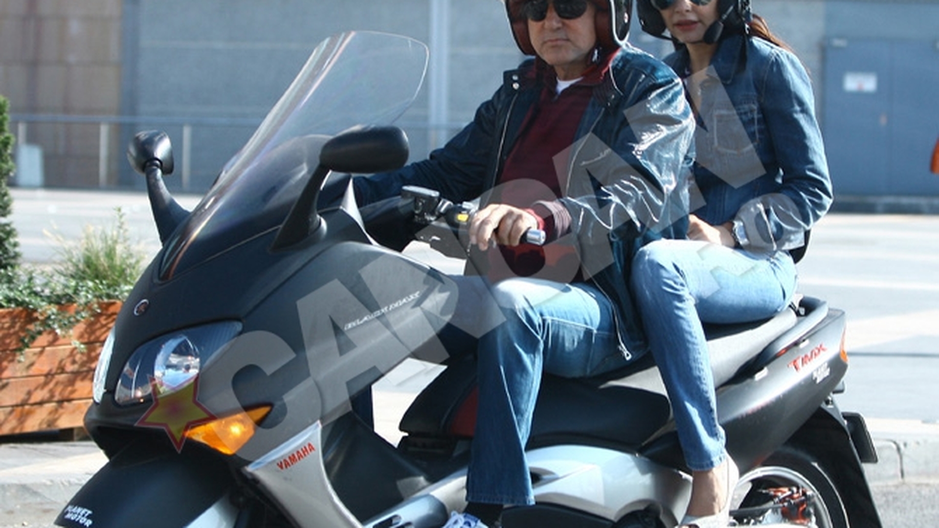 Brigitte si Ilie Nastase traiesc periculos. Au renuntat la masina de lux in favoarea scuterului