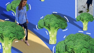 La 21 de ani, o olteancă scoate bani  din… agricultură sub zăpadă!