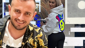 Și-au luat gașca și au fugit de scandal! Unde s-au retras Carmen de la Sălciua și iubitul ei