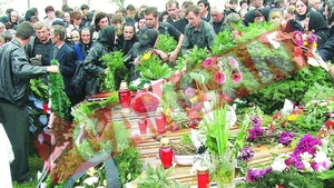 Jale mare la funeraliile victimelor accidentului de la Negreni
