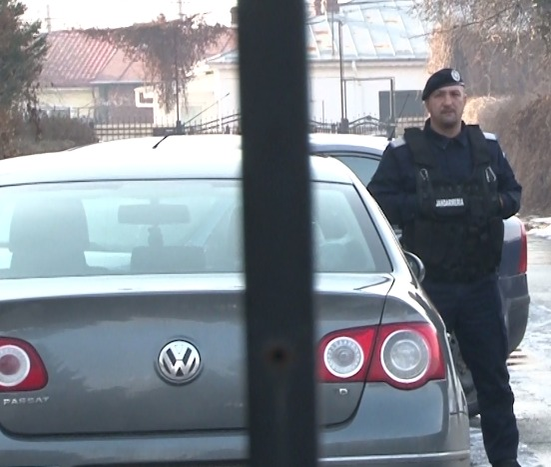Agresorul a fost imobilizat de jandarmi