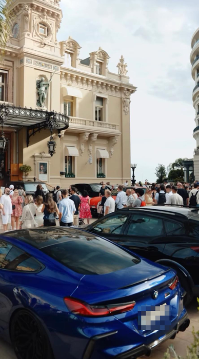 Românii au luat cu asalt Coasta de Azur. Flotă de mașini de lux, înmatriculate în România, în parcările hotelurilor din Monaco
