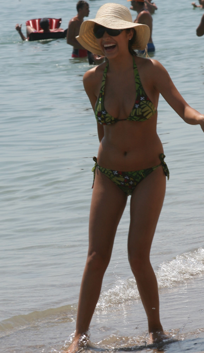 Avem singurele imagini cu Andra Măruță în costum de baie. Cum arată trupul ei, de fapt, și de ce îl ascunde