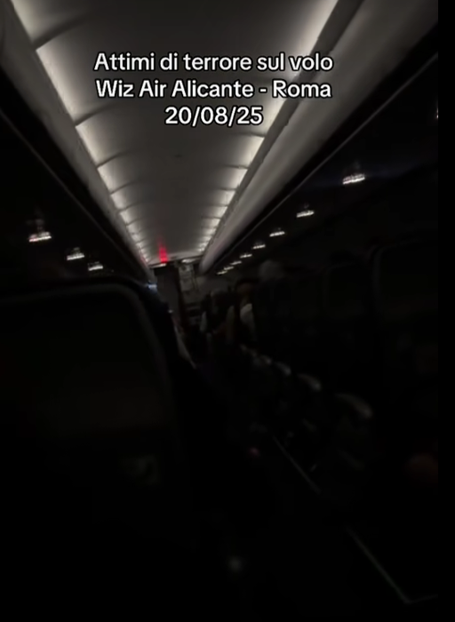 Panică la bordul unui avion Wizz Air/ Sursa foto: TikTok