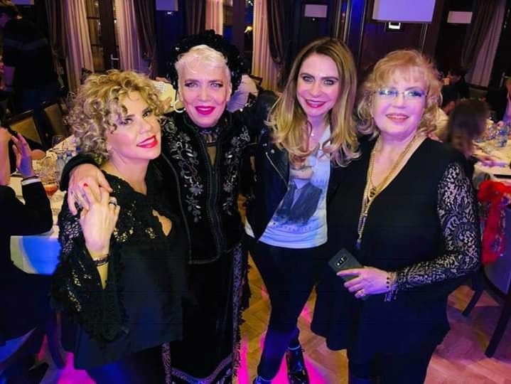 Acesta e părul ei sau poartă peruci?! Silvia Dumitrescu a deslușit misterul ultimilor 30 de ani din muzica românească