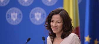 I-a recitat O POEZIE româncei în plenul european: „Eliberează-l pe Martin și dărâmă acest zid”