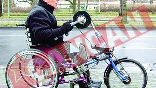 Si-a facut bicicleta din scaunul cu rotile