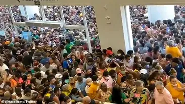 Mii de brazilieni au uitat de COVID și s-au călcat în picioare la deschiderea unui magazin. Imagini șocante