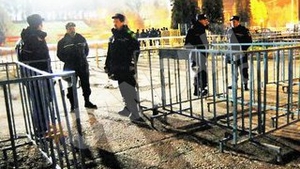 Parati de paznici pentru 100 de lei