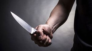 Tragedie în ziua de Dragobete! Și-a înfipt un cuțit în piept pentru că soția nu a vrut să-i deschidă ușa