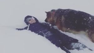 O recunoşti? E una dintre cele mai iubite prezentatoare TV de la noi: ”Zăpadă, bucuria copiilor!”