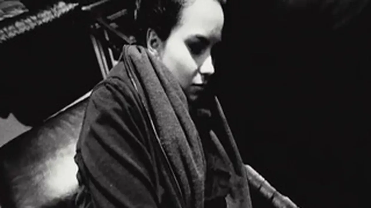 VIDEO Vezi cum se distreaza Inna in turnee! Canta chiar si atunci cand are probleme!