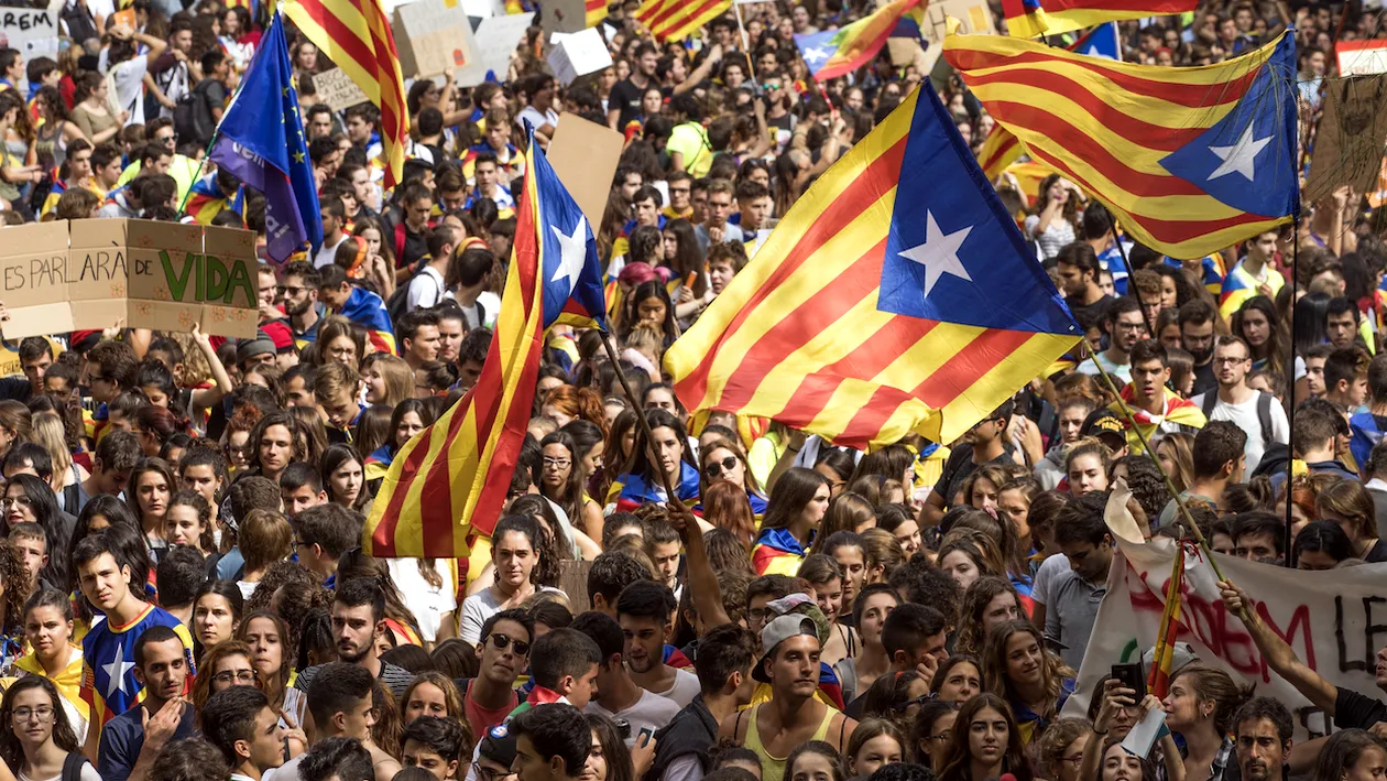 Referendum pentru independenţa Cataloniei! Violenţe între manifestanţii pro şi contra