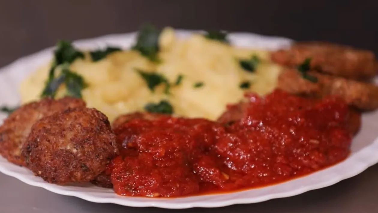 Chiftele de hrișcă cu ceapă, usturoi și boia dulce. Rețeta de post a părintelui Mina de la Mânăstirea Botoș