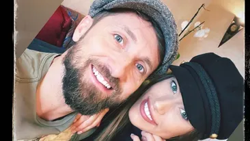 Dan Oțil nu se ascunde! Și-a strâns iubita de gât și a tras-o de păr, în timp ce tânăra era într-un live, pe Instagram. “Nu-ți mai arăta buricul!”